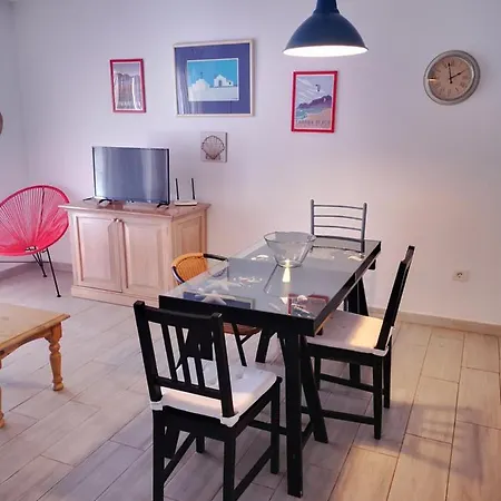 Comfortable Cleo With Large Terrace Apartment *