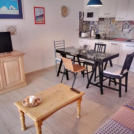 Comfortable Cleo With Large Terrace Apartment