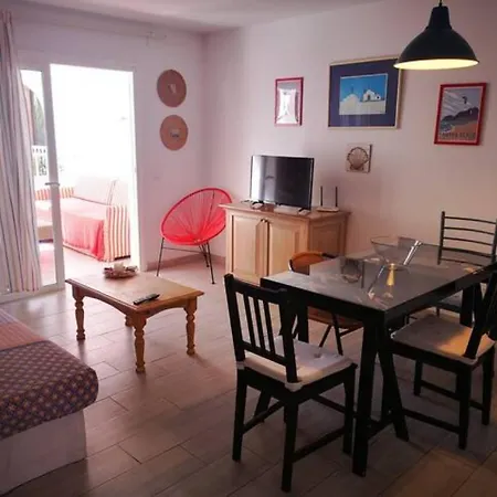 Comfortable Cleo With Large Terrace Apartment