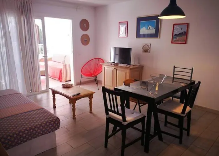 Comfortable Cleo With Large Terrace Apartment